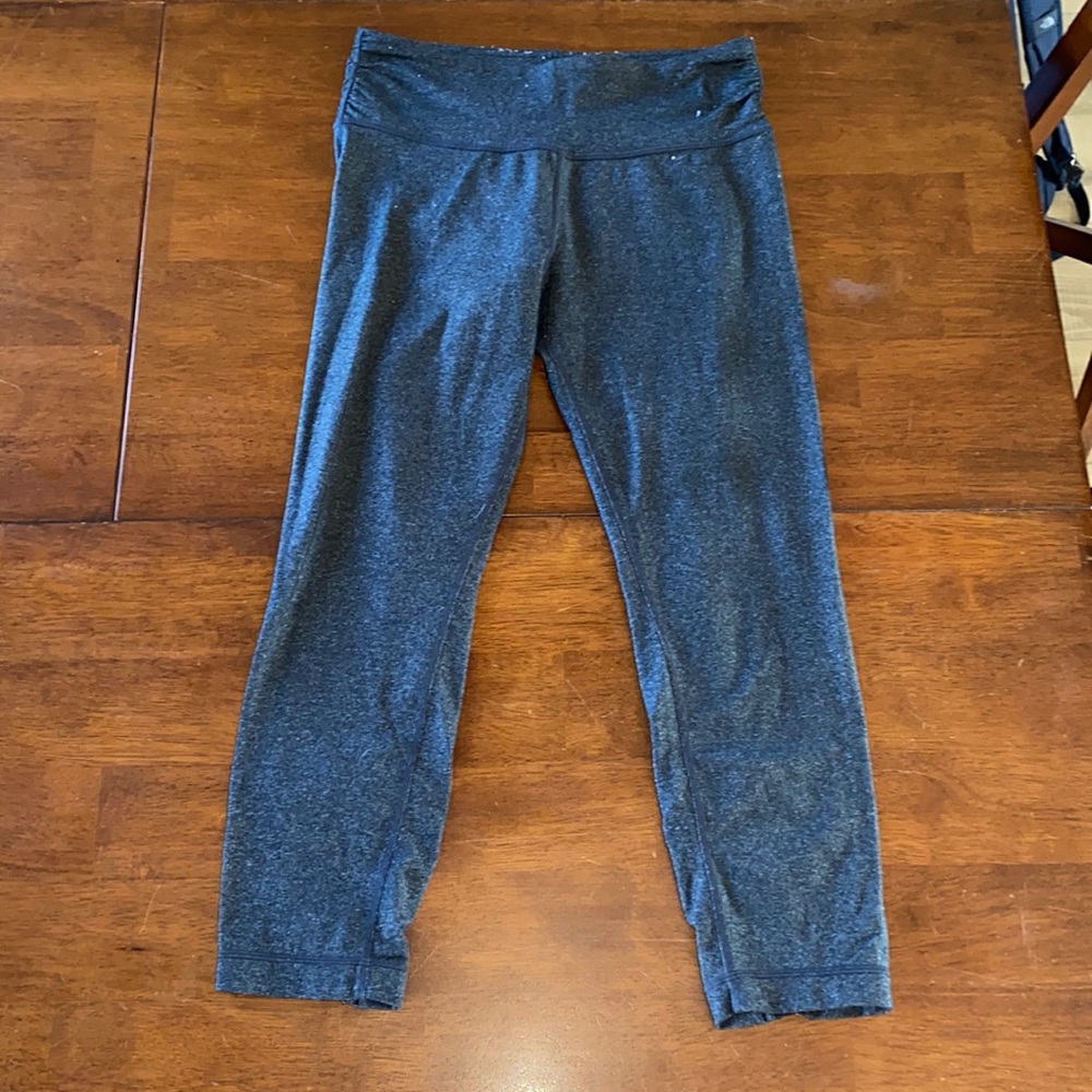 Lululemon grey capri leggings